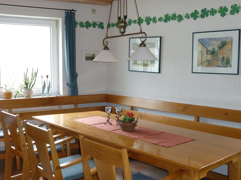 Weingut-Brennerei-Gaestehaus Emil Dauns Reil Pokoj fotografie